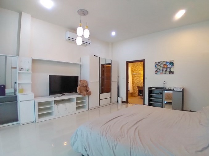 House for rent Huay Yai Pattaya showing the second bedroom suite House for rent Huay Yai Pattaya showing the second bedroom suite