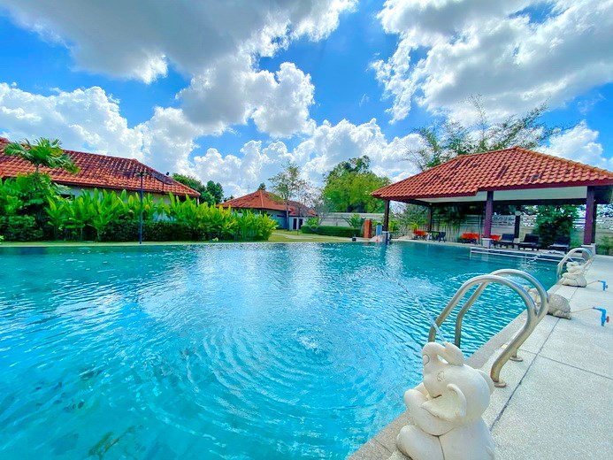 House for rent Huay Yai showing the communal pool 