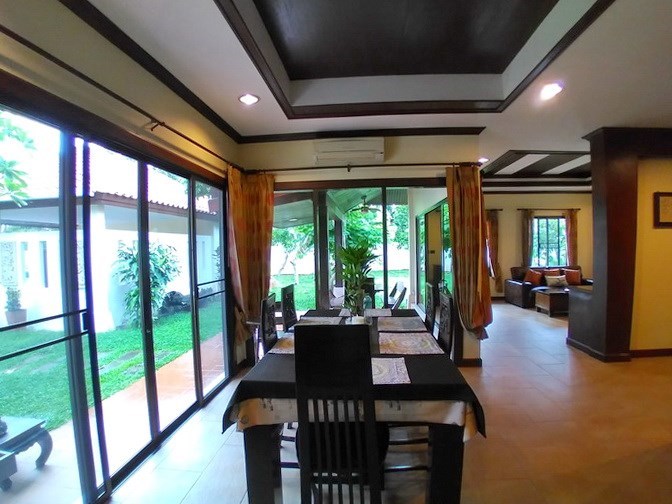 House for rent Huay Yai showing the dining and living areas 