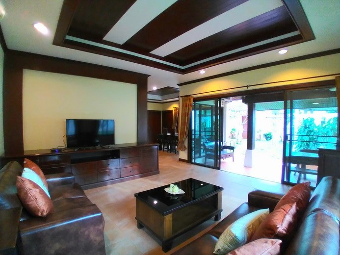 House for rent Huay Yai showing the living and dining areas 