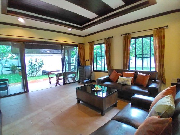 House for rent Huay Yai showing the living area and covered terrace House for rent Huay Yai showing the living area and covered terrace