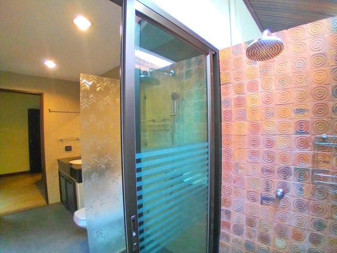 House for rent Huay Yai showing the master bathroom House for rent Huay Yai showing the master bathroom