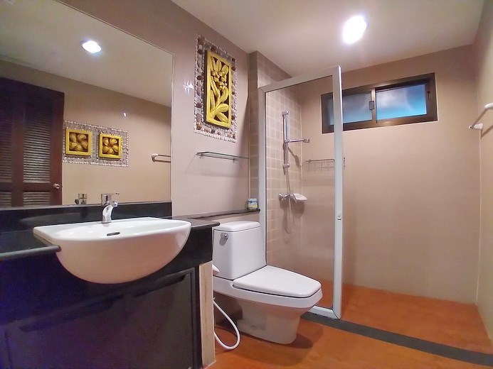 House for rent Huay Yai showing the second bathroom