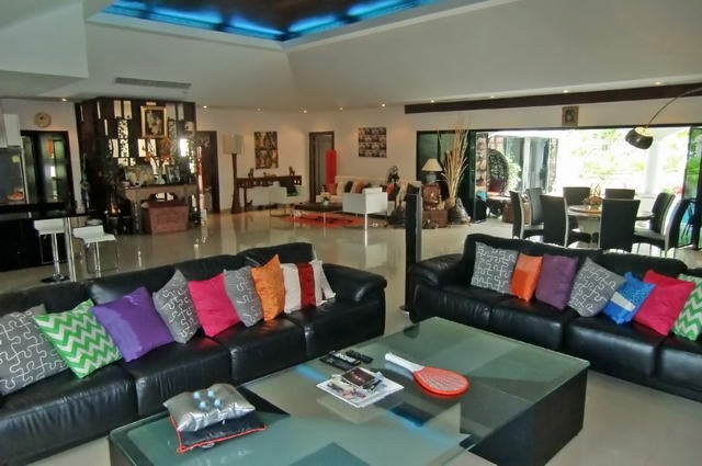 House for rent Jomtien showing the living and dining areas House for rent Jomtien showing the living and dining areas