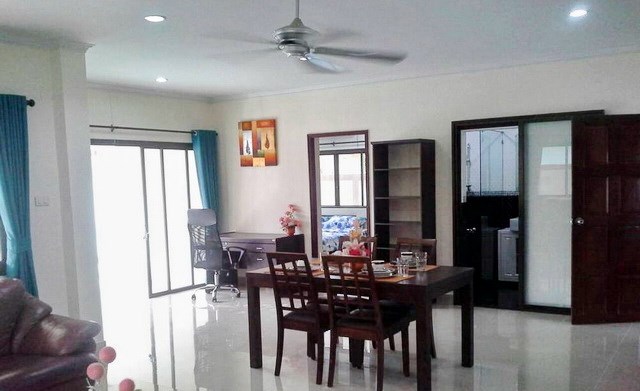 House for rent Jomtien Pattaya showing the dining and office areas House for rent Jomtien Pattaya showing the dining and office areas