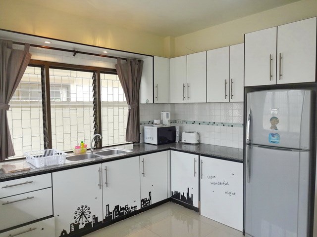 House for rent Jomtien Pattaya showing the kitchen 