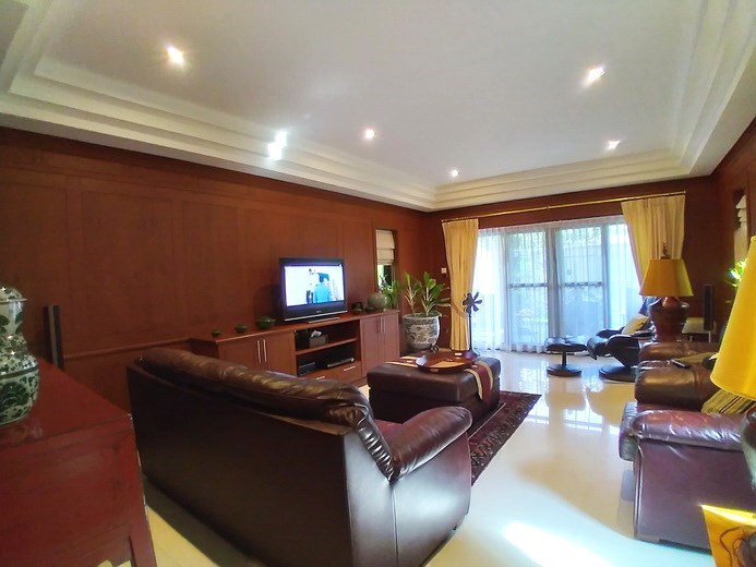 House for rent Jomtien showing the Media TV room 