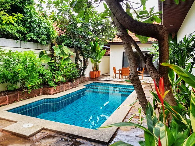 House for rent Jomtien View Talay Villas showing the pool and terraces House for rent Jomtien View Talay Villas showing the pool and terraces
