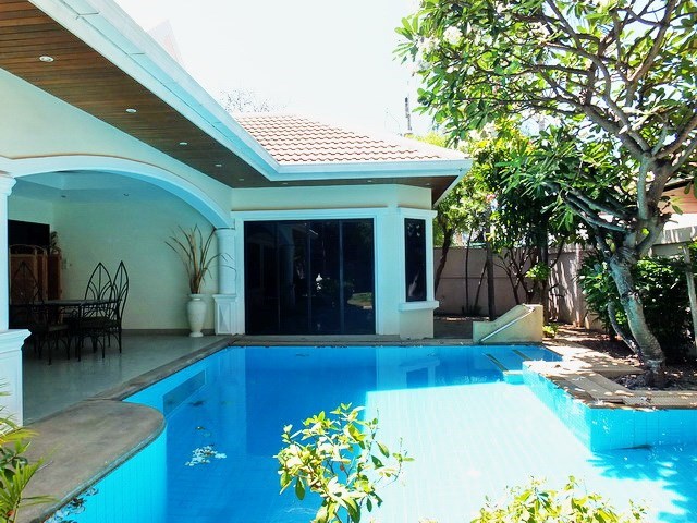 House for rent Jomtien at Jomtien Park Villas showing the private pool