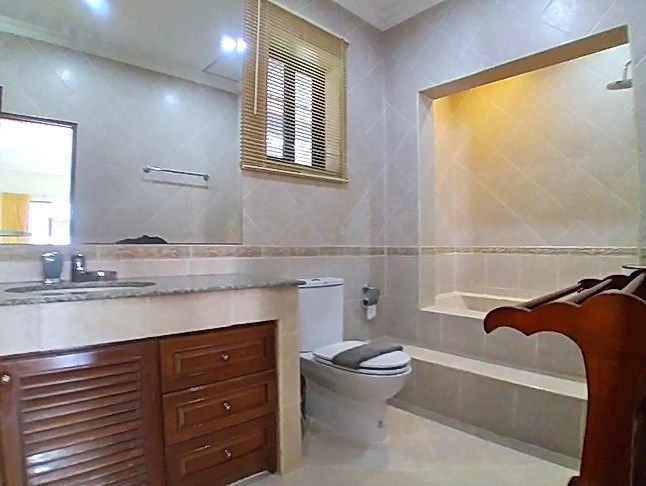 House for rent Jomtien showing the bathroom 