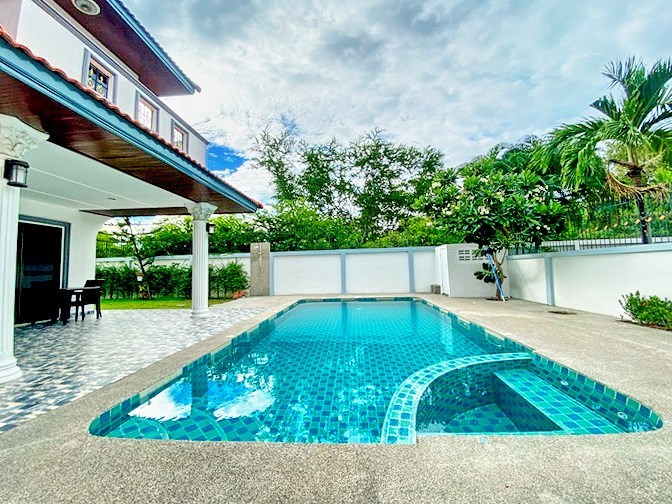 House for rent Jomtien showing the private pool 