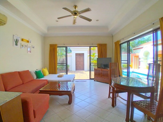 House for rent Jomtien showing the dining and living areas 