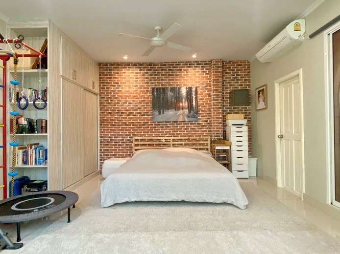 House for rent Jomtien showing the fourth bedroom suite House for rent Jomtien showing the fourth bedroom suite