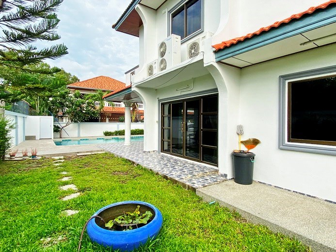 House for rent Jomtien showing the garden 