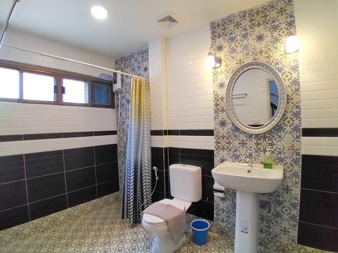 House for rent Jomtien showing the third bathroom 