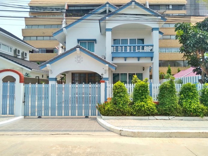 House for rent Jomtien showing the house 
