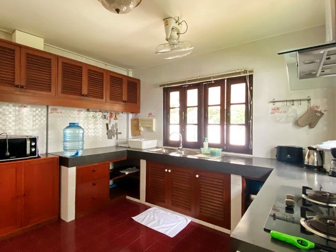 House for rent Jomtien Pattaya showing the kitchen area 