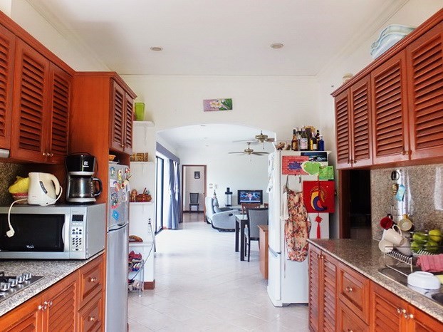 House for rent Jomtien showing the kitchen 