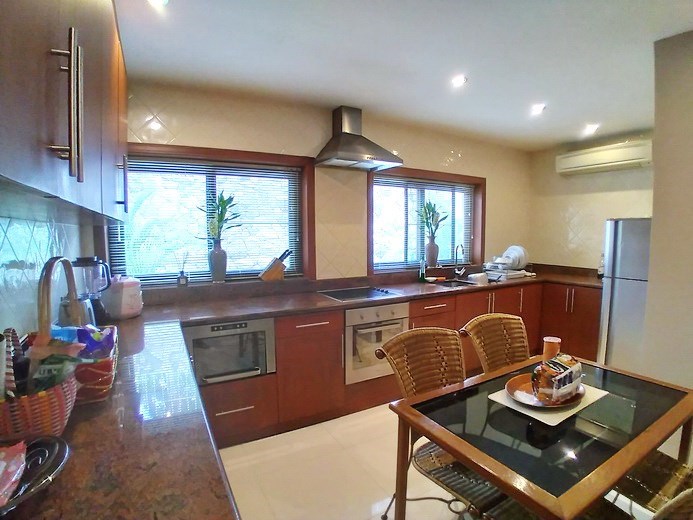 House for rent Jomtien showing the kitchen House for rent Jomtien showing the kitchen