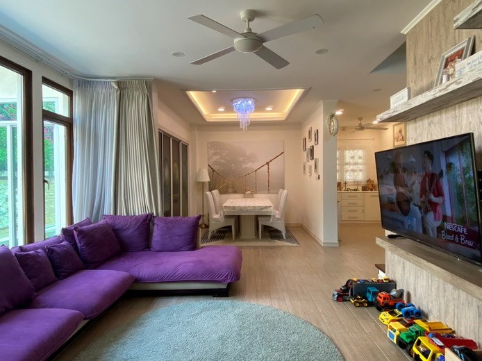 House for rent Jomtien showing the living and dining areas House for rent Jomtien showing the living and dining areas
