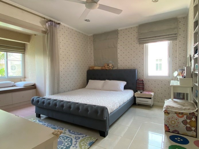 House for rent Jomtien showing the master bedroom