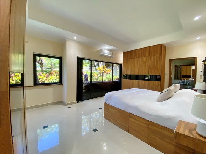House for rent Jomtien showing the master bedroom 