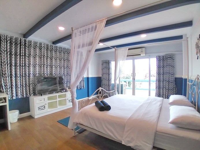 House for rent Jomtien showing the master bedroom 