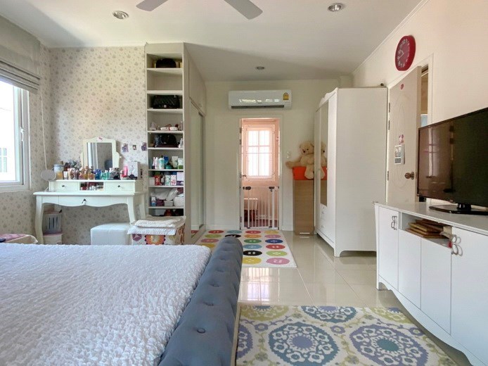 House for rent Jomtien showing the master bedroom suite House for rent Jomtien showing the master bedroom suite