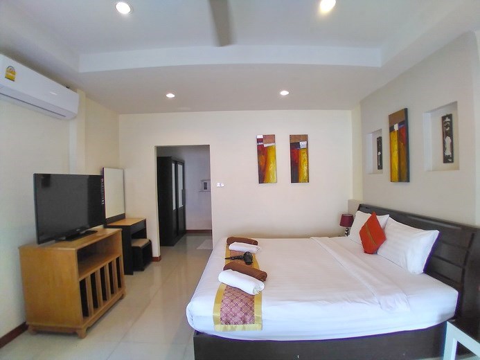 House for rent Jomtien showing the master bedroom suite House for rent Jomtien showing the master bedroom suite