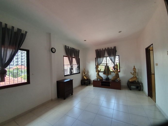 House for rent Jomtien showing the office 