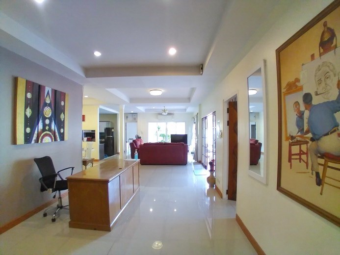 House for rent Jomtien showing the office area 