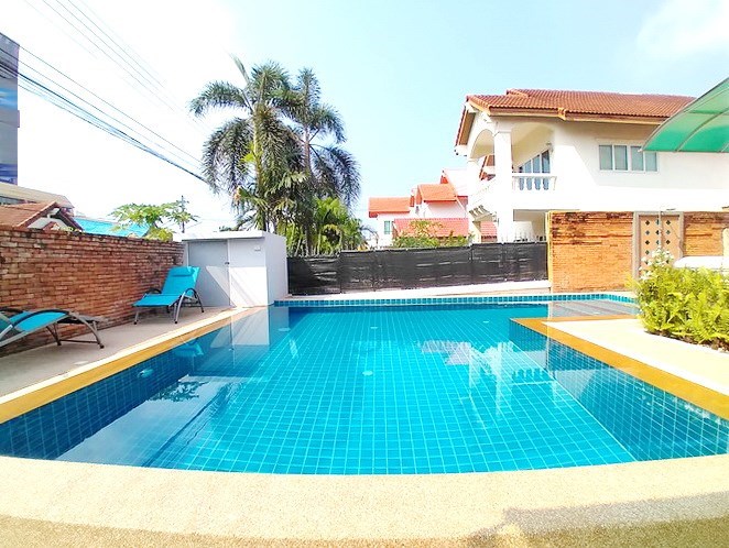 House for rent Jomtien showing the pool