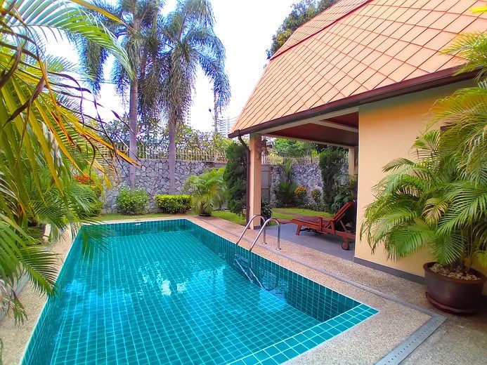 House for rent Jomtien showing the pool and covered terrace