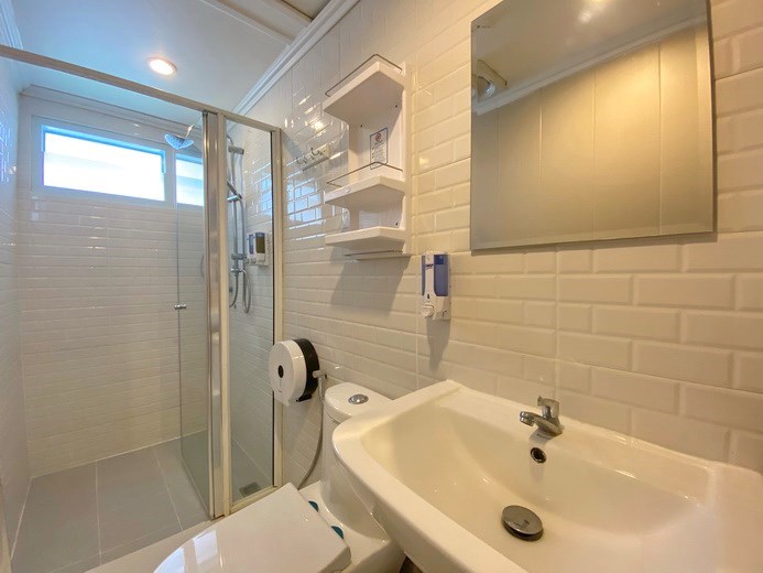 House for rent Jomtien Pattaya showing the second bathroom