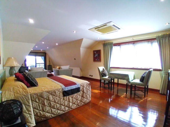 House for rent Jomtien showing the second bedroom with balcony House for rent Jomtien showing the second bedroom with balcony