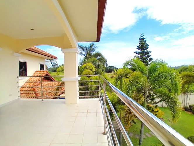 House for rent Mabprachan Pattaya showing the balcony 