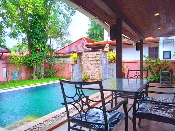 House for rent Mabprachan Pattaya showing the covered terrace 