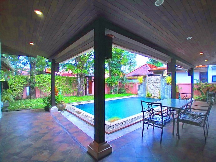 House for rent Mabprachan Pattaya showing the covered terrace and pool House for rent Mabprachan Pattaya showing the covered terrace and pool