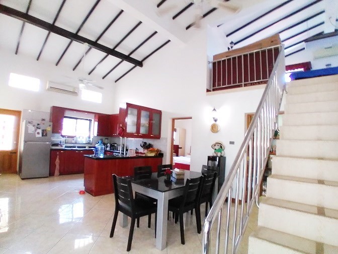 House for rent Mabprachan Pattaya showing the dining and kitchen areas House for rent Mabprachan Pattaya showing the dining and kitchen areas