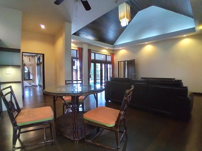 House for rent Mabprachan Pattaya showing the dining and living areas House for rent Mabprachan Pattaya showing the dining and living areas