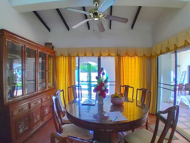 House for rent Mabprachan Pattaya showing the dining area 