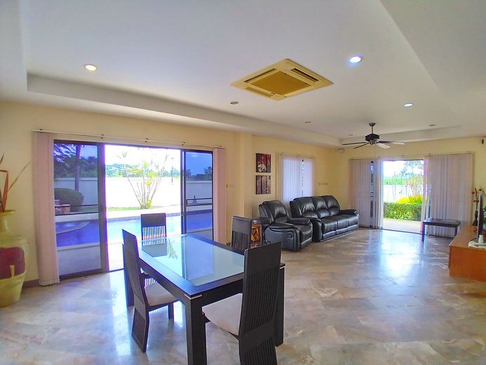 House for rent Mabprachan Pattaya showing the dining area and pool view 