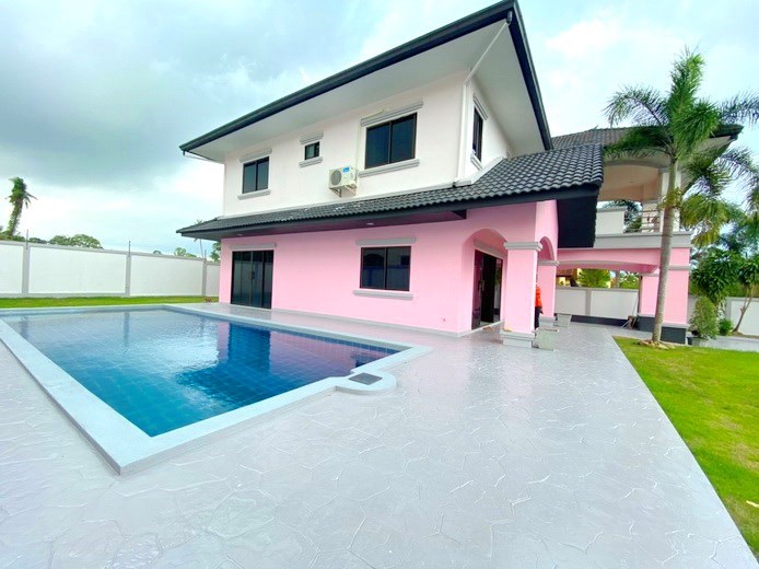 House for rent Mabprachan Pattaya showing the house and pool House for rent Mabprachan Pattaya showing the house and pool