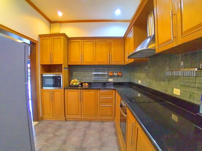 House for rent Mabprachan Pattaya showing the kitchen House for rent Mabprachan Pattaya showing the kitchen