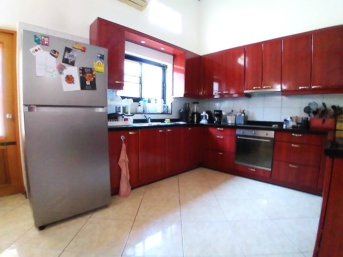 House for rent Mabprachan Pattaya showing the kitchen 