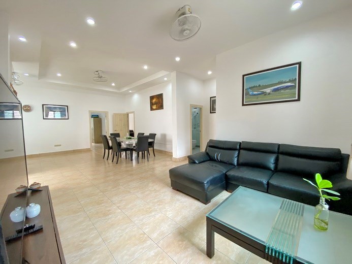 House for rent Mabprachan Pattaya showing the living and dining areas 