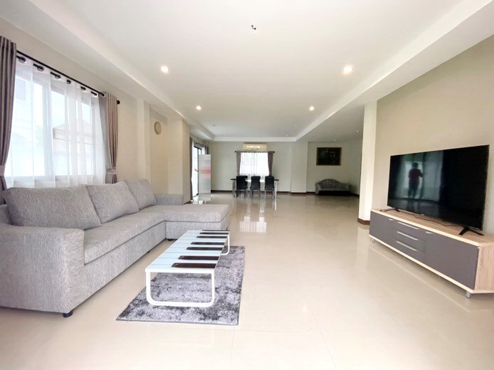 House for rent Mabprachan Pattaya showing the living area House for rent Mabprachan Pattaya showing the living area