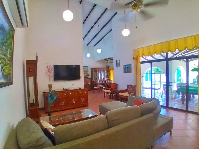 House for rent Mabprachan Pattaya showing the living area and covered terrace 