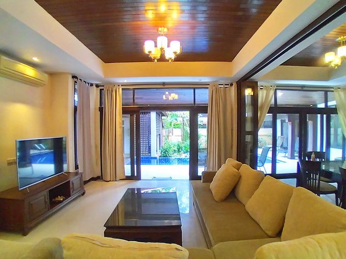 House for rent Mabprachan Pattaya showing the living area pool view 