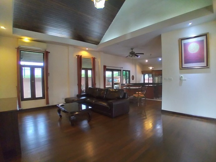 House for rent Mabprachan Pattaya showing the living, dining and kitchen areas House for rent Mabprachan Pattaya showing the living, dining and kitchen areas